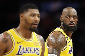 火箭媒体人：新赛季打湖人没意思 他们球队散了 斯玛特还加盟火箭
