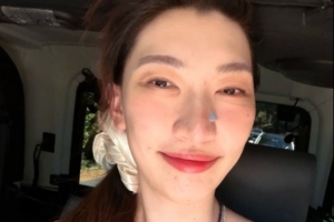 元气满满！韩旭晒个人照：细腻的你唯独没有窥见自己的珍贵